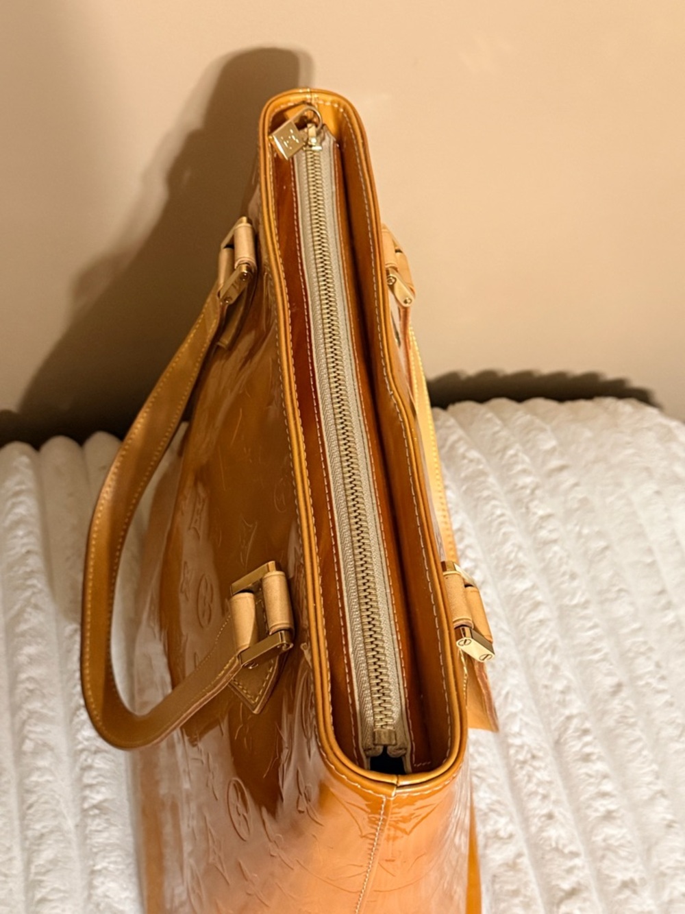 LOUIS VUITTON VERNIS HOUSTON TOTE - Picture 9 of 17